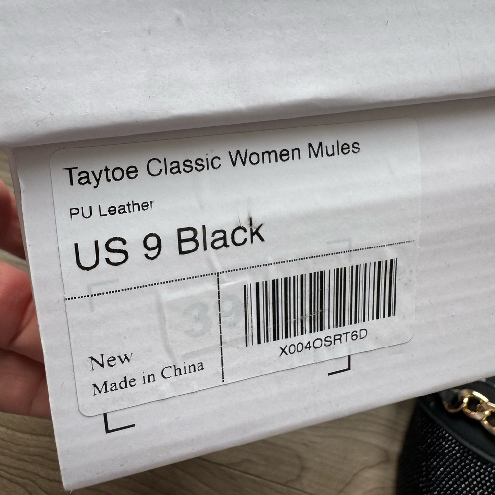 Classic Women’s Mules Black with Gold Chain Size 9 Slip On PU leather NEW in box - Picture 3 of 10